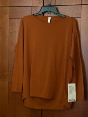 Lululemon Woman Back in Action BTTB Brick Terraccota Long Sleeve Szz 8 Top Shirt